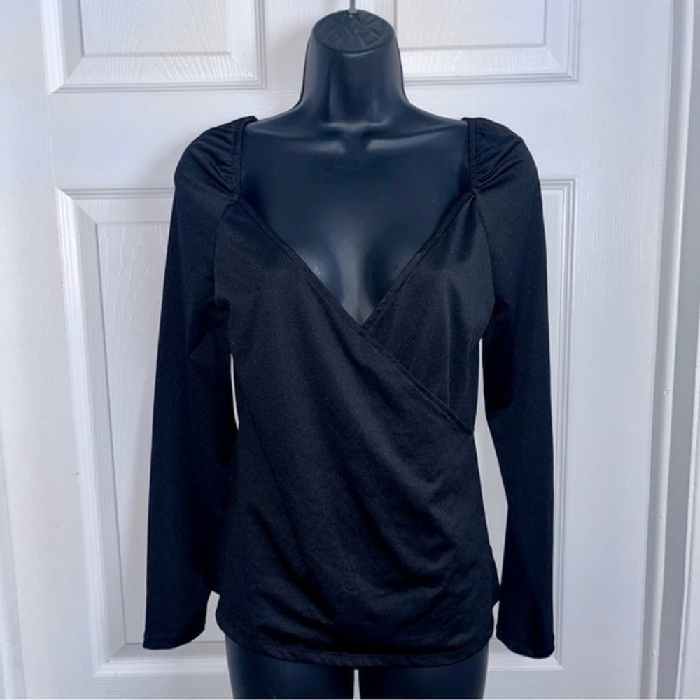 3/25$💥 AKA Top blouse black Women Medium long sleeve shirt chic v neck